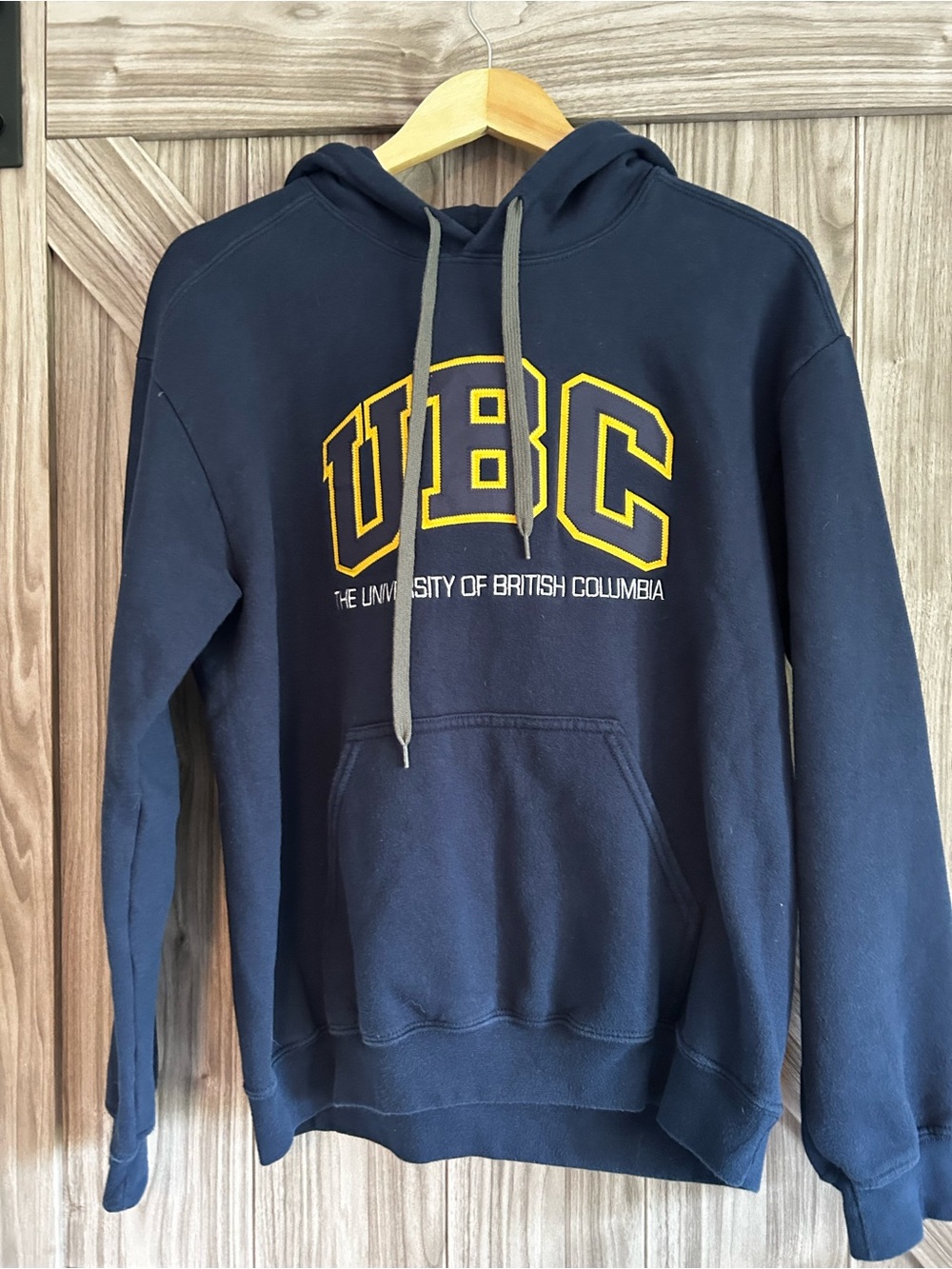 UBC Hoodie University of British Columbia Navy Blue Pullover Medium